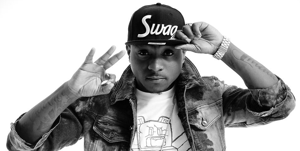 A member of singer's crew clashes with airport officials A member of Davido's entourage was involved in a scuffle with officials at Murtala Muhammed Internation
