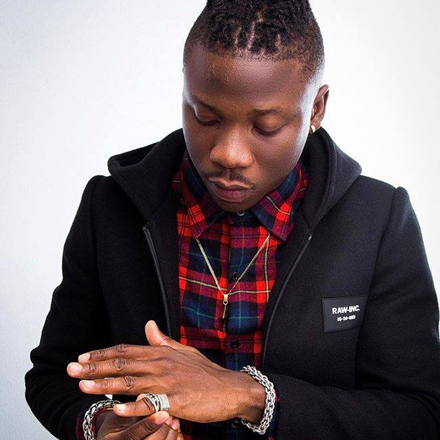 See how the big bumper lady ‘gave’ it to Stonebwoy last night in Netherlands (video)