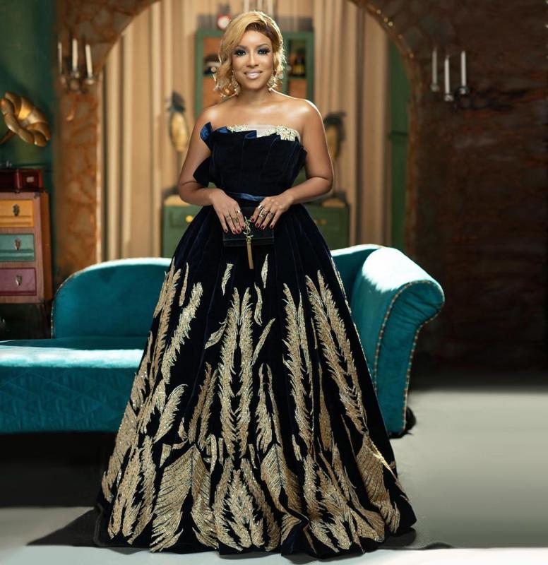 See How Stunning Can Be Joselyn Dumas In The Black And Gold Dress