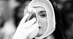 Katy Perry Goes Incognito With Astronaut Mask at Met Gala 2026