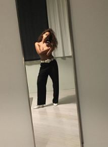 Solange Knowles poses topless in mirror selfie