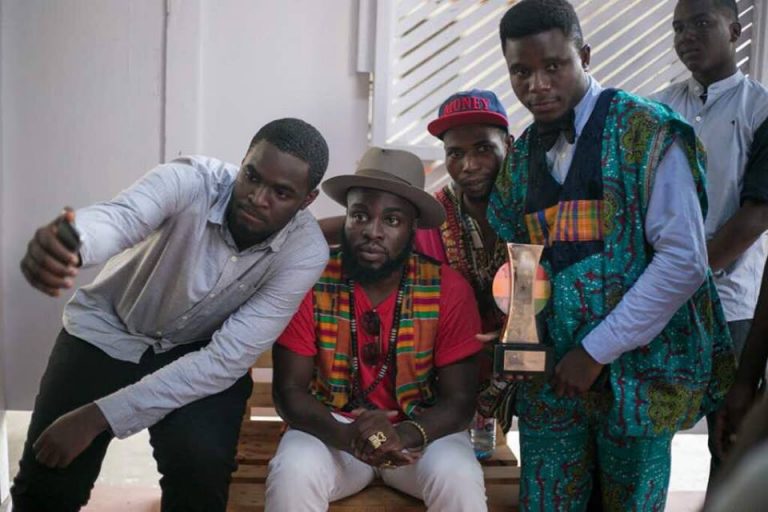 M.anifest thrills fans at Acoustic Sunday 1.2