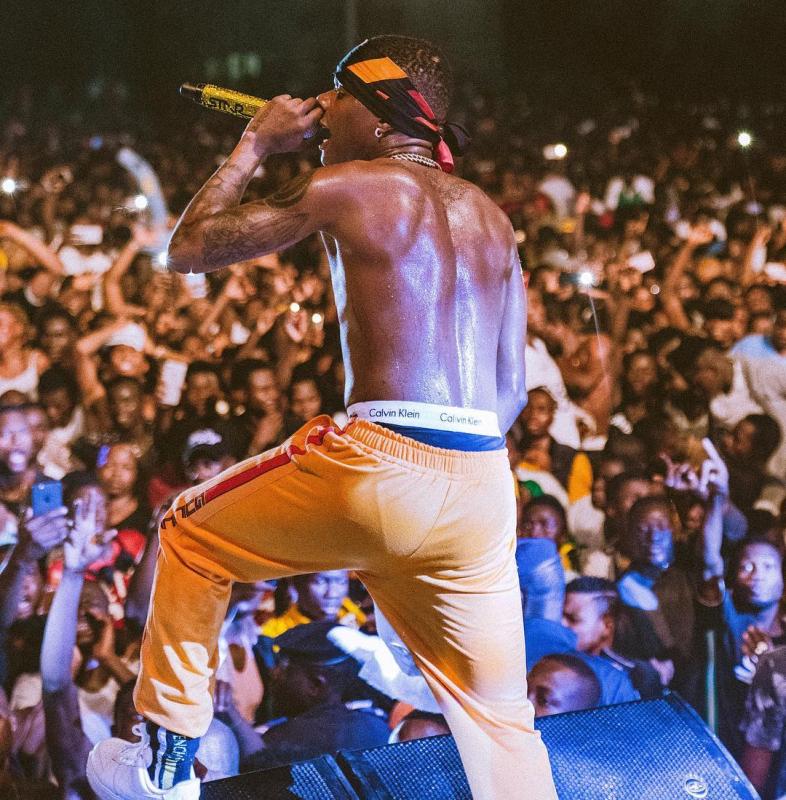 Mind Blowing Crowd Control By Wizkid And Davido Outside Nigeria